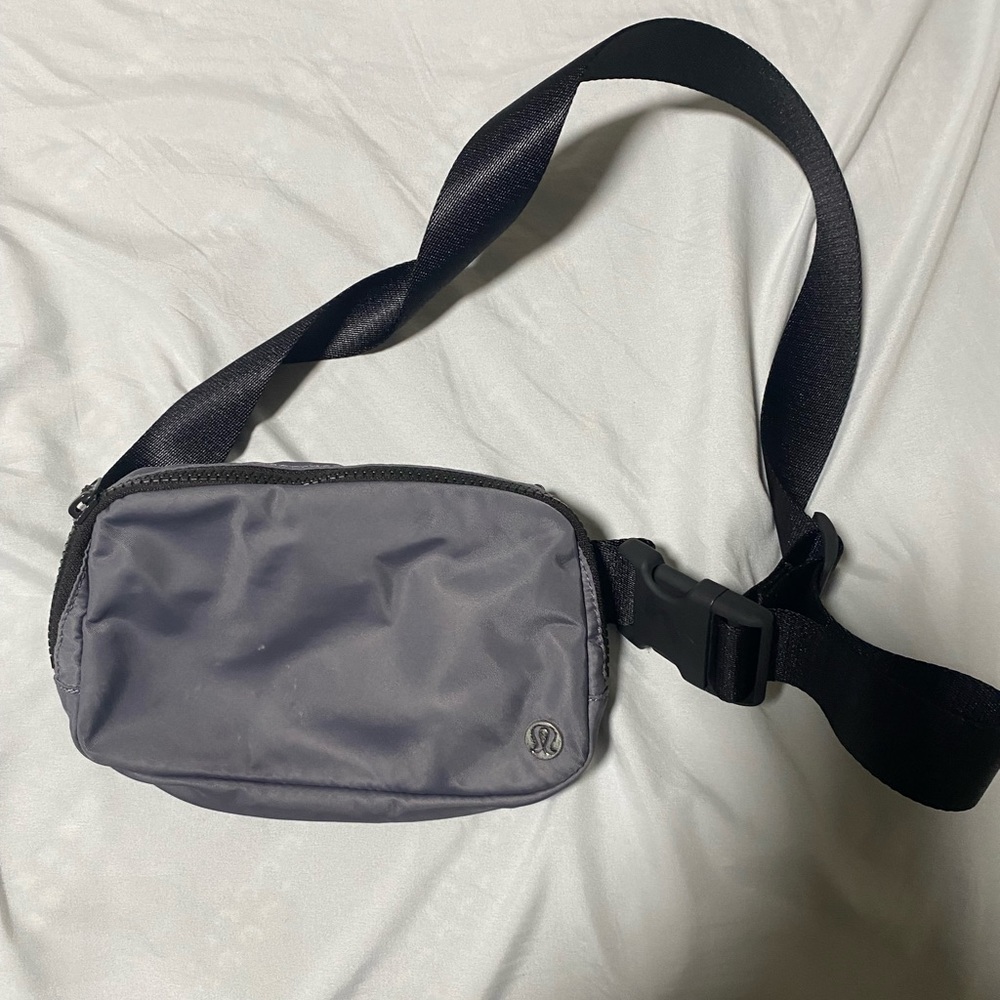 Lululemon Fany pack
